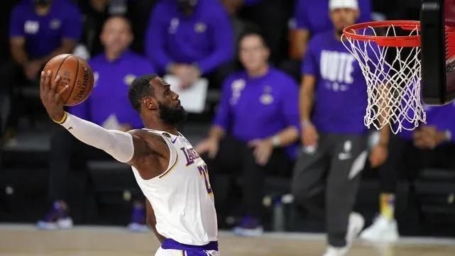 NBA-詹姆斯三分绝杀雷霆，湖人终结对手11连胜登顶西部引热议